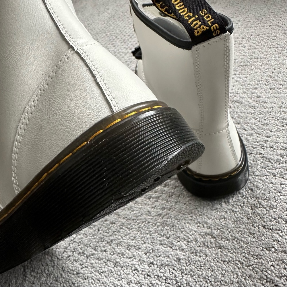 NEW Dr. Martens Zavala 8-Eyelet Combat Boot in White - Picture 8 of 9